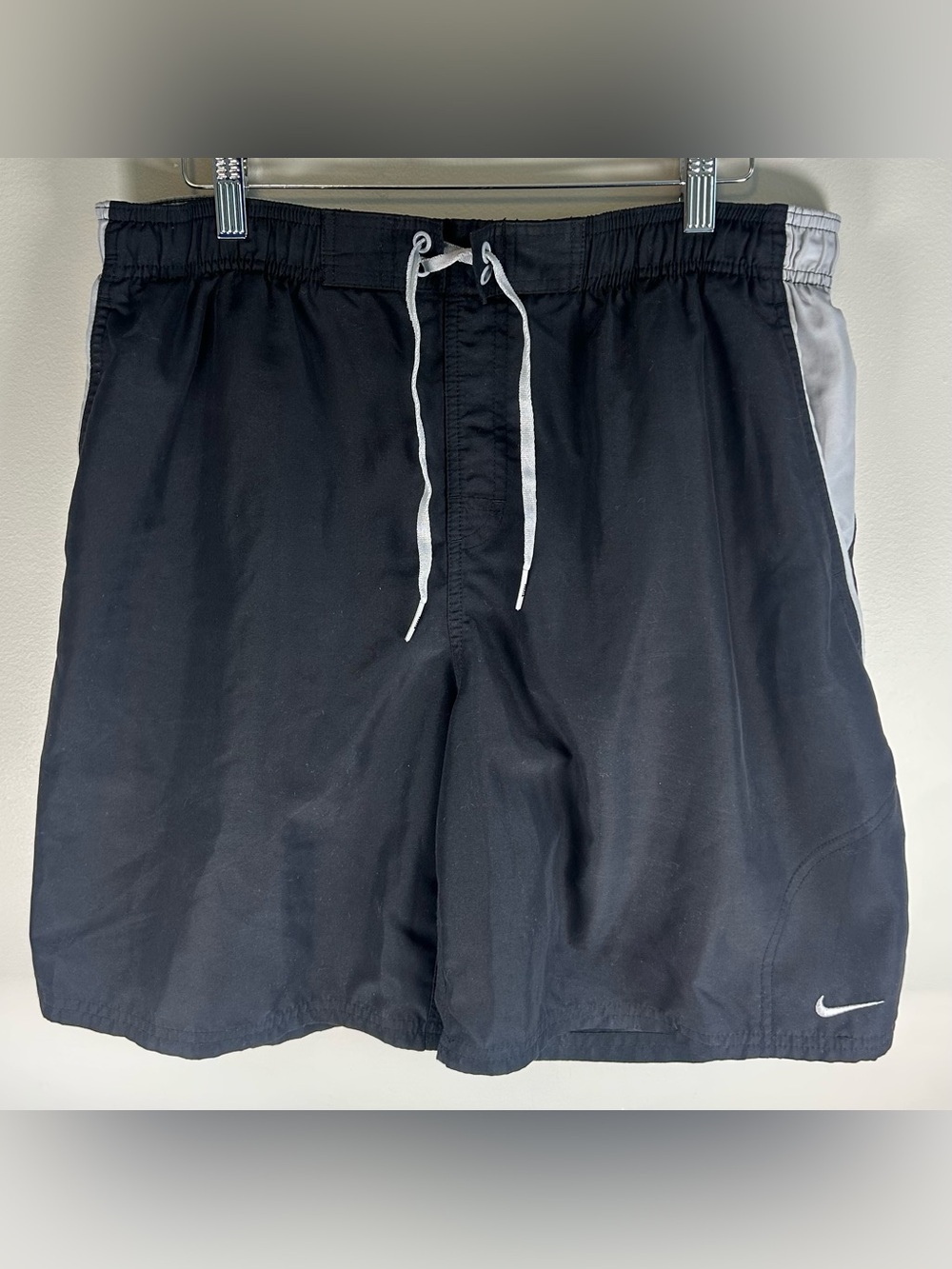 Vintage Nike Men Board Shorts Swim Trunks L Embroidered Logo Lined Hidden Pocket